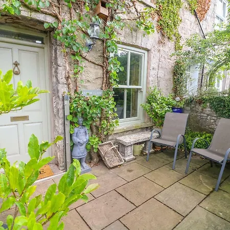 Holiday home 10 Castle Crescent *