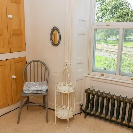 10 Castle Crescent *