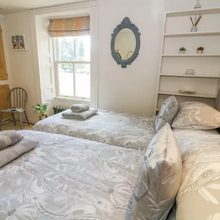 10 Castle Crescent בית נופש *